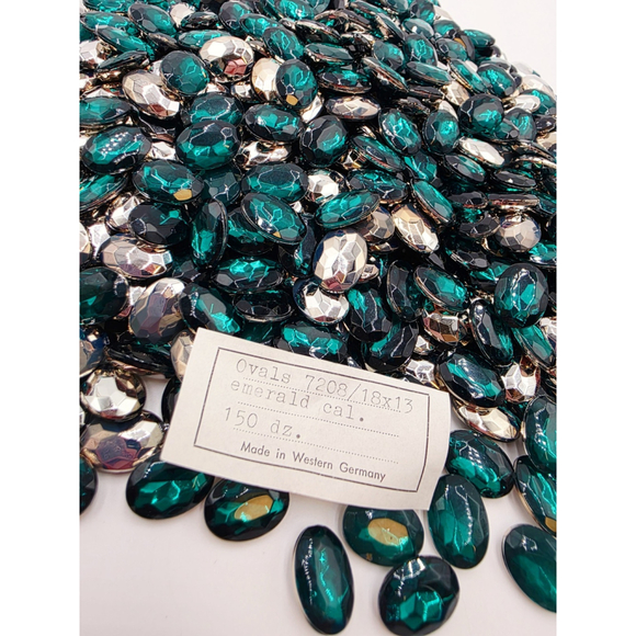 HUGE Vintage West German Emerald Green Faceted Glass Cabochon Lot 18x13mm - Picture 3 of 11